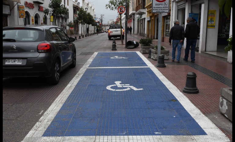 Es ley: Se sancionará mal uso de estacionamientos para discapacitados