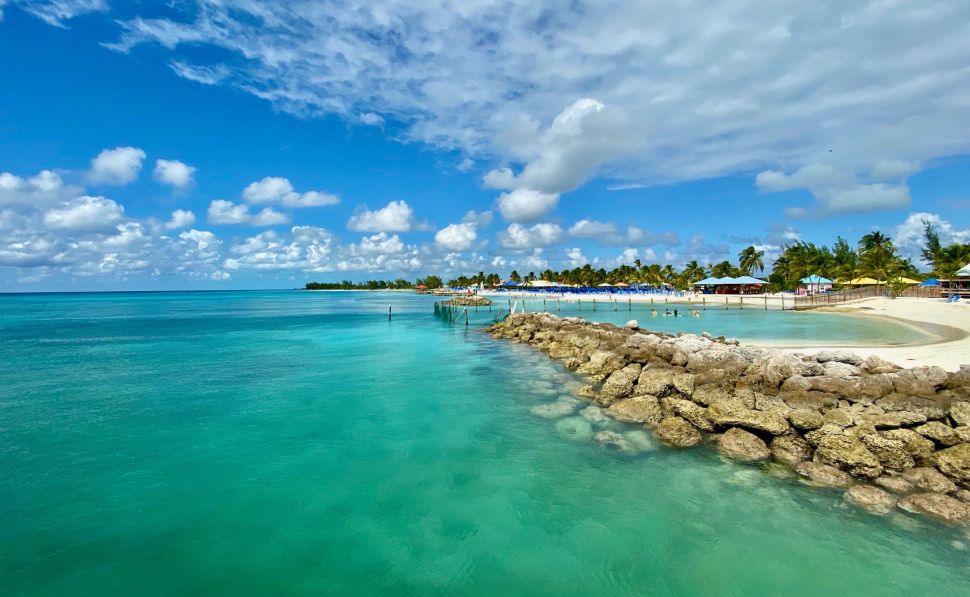 Chilenos podrán participar por tiempo sabático en Las Bahamas