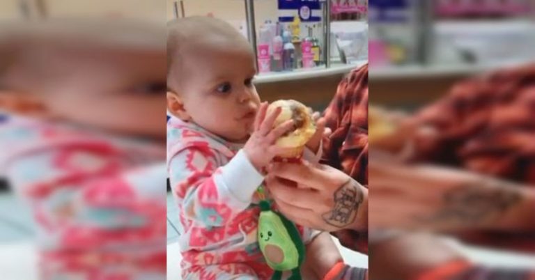 ¡Mira la genial reacción de un bebe al probar el helado por primera vez!