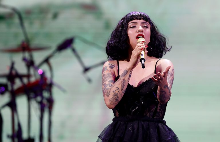 Mon Laferte sorprendió con desgarradora versión de "Culpable o no" de Luis Miguel