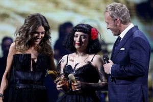 'Esto no es una ofensa': Mon Laferte decidió donar sus Gaviotas
