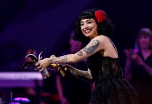 ¡Siempre artista! Revelan fotos de Mon Laferte en su etapa escolar