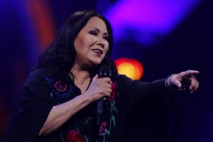 La razón por la cual Ana Gabriel se presentó sin zapatos en Viña 2020