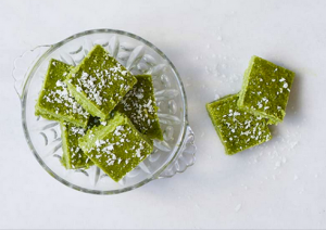 Prueba estos ricos queques de dulce de matcha y coco