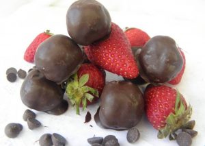 Ideal para el Día de los Enamorados: Prepara estos saludables bombones de frutillas