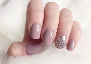 Rosa Camel: Descubre el color de uñas que será tendencia este año