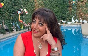 Helhue Sukni se luce nuevamente desde la playa junto a sus tres hijas