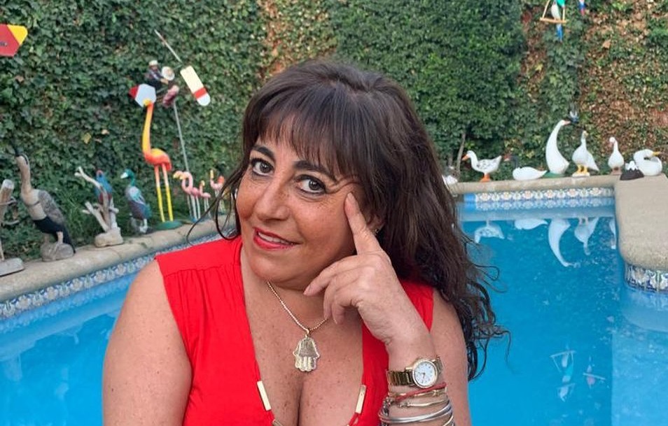 Helhue Sukni se luce nuevamente desde la playa junto a sus tres hijas