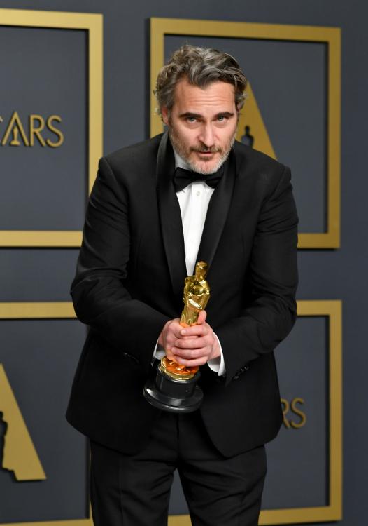 el emotivo discurso del actor al ganar su primer oscar por "Joker" 