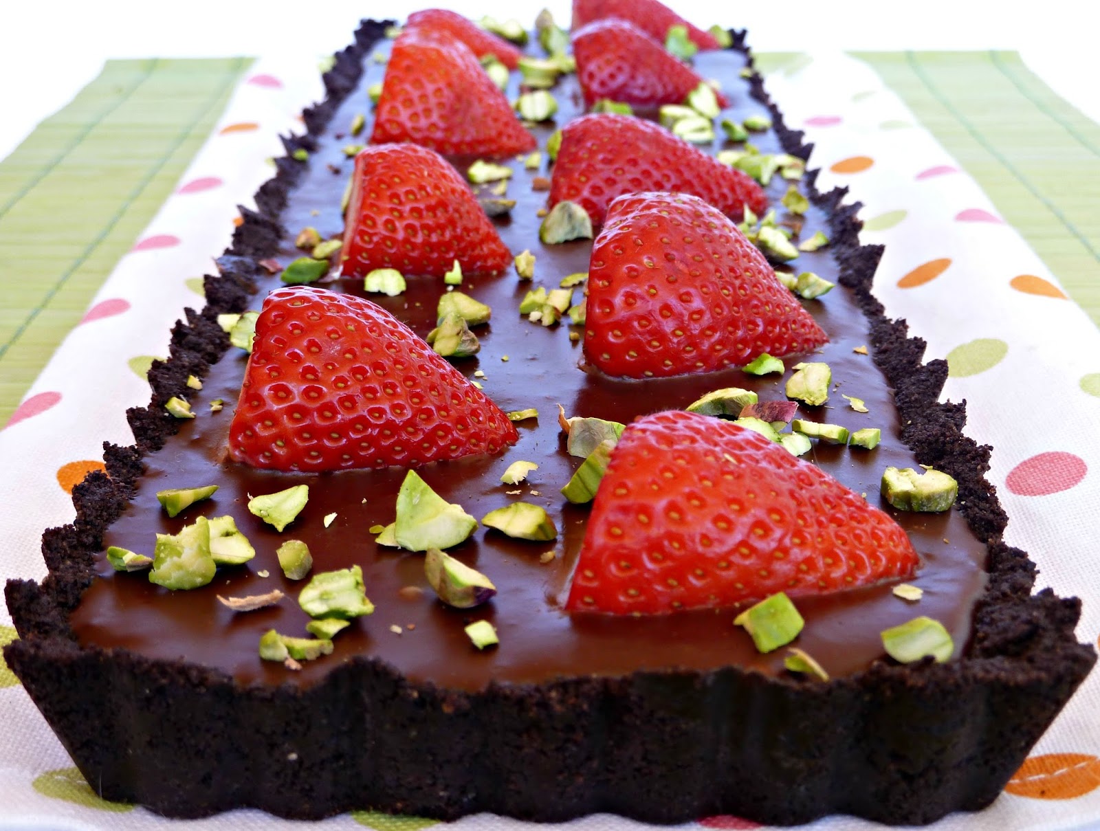 Sorprende a tu pareja con esta rica tarta de frutillas y chocolate