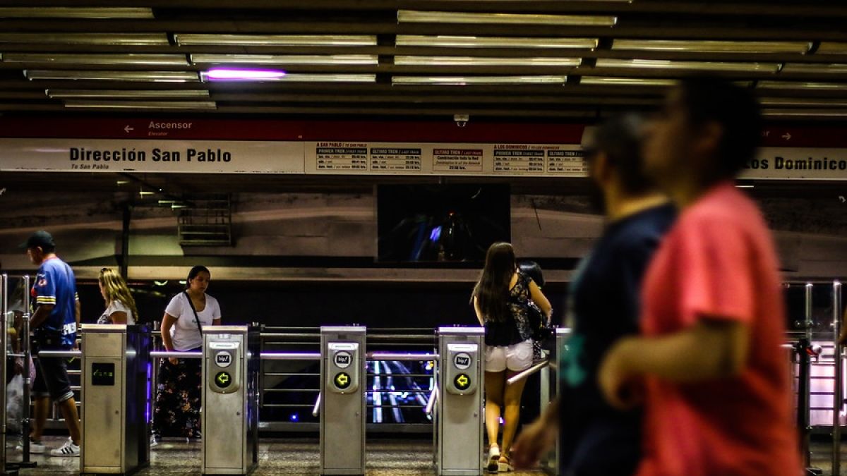 Ministra Gloria Hutt confirma que funcionaria de Metro tiene coronavirus