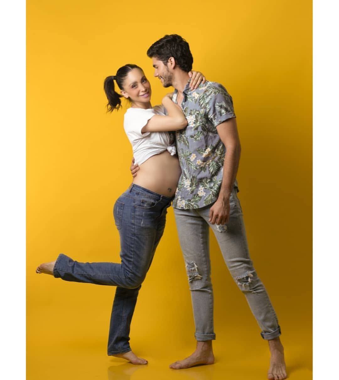 yamna compartió tiernas fotos con su pareja y mostrando su pancita