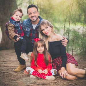 Luis Fonsi enternece redes sociales con video de su hija cantando