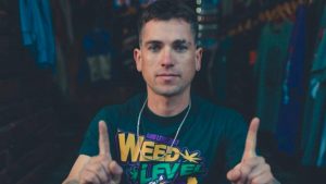 Fritanga es funado en redes tras enviar video obsceno a personal trainer