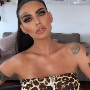 La nueva faceta de Angie Jibaja: lanzó un libro sobre su vida