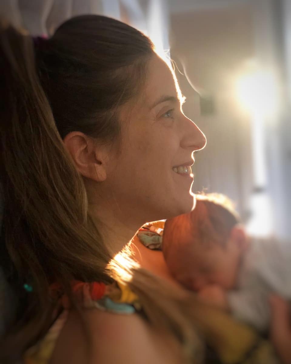 alison mandel comparte nueva foto con su hijo baltazar