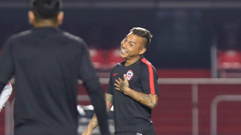 La broma de Eduardo Vargas a su mamá que sacó risas en redes sociales