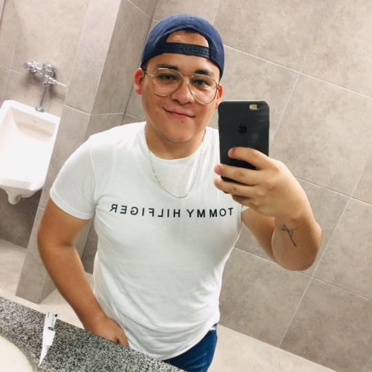 antonio es el dueño de la perrita Chokis