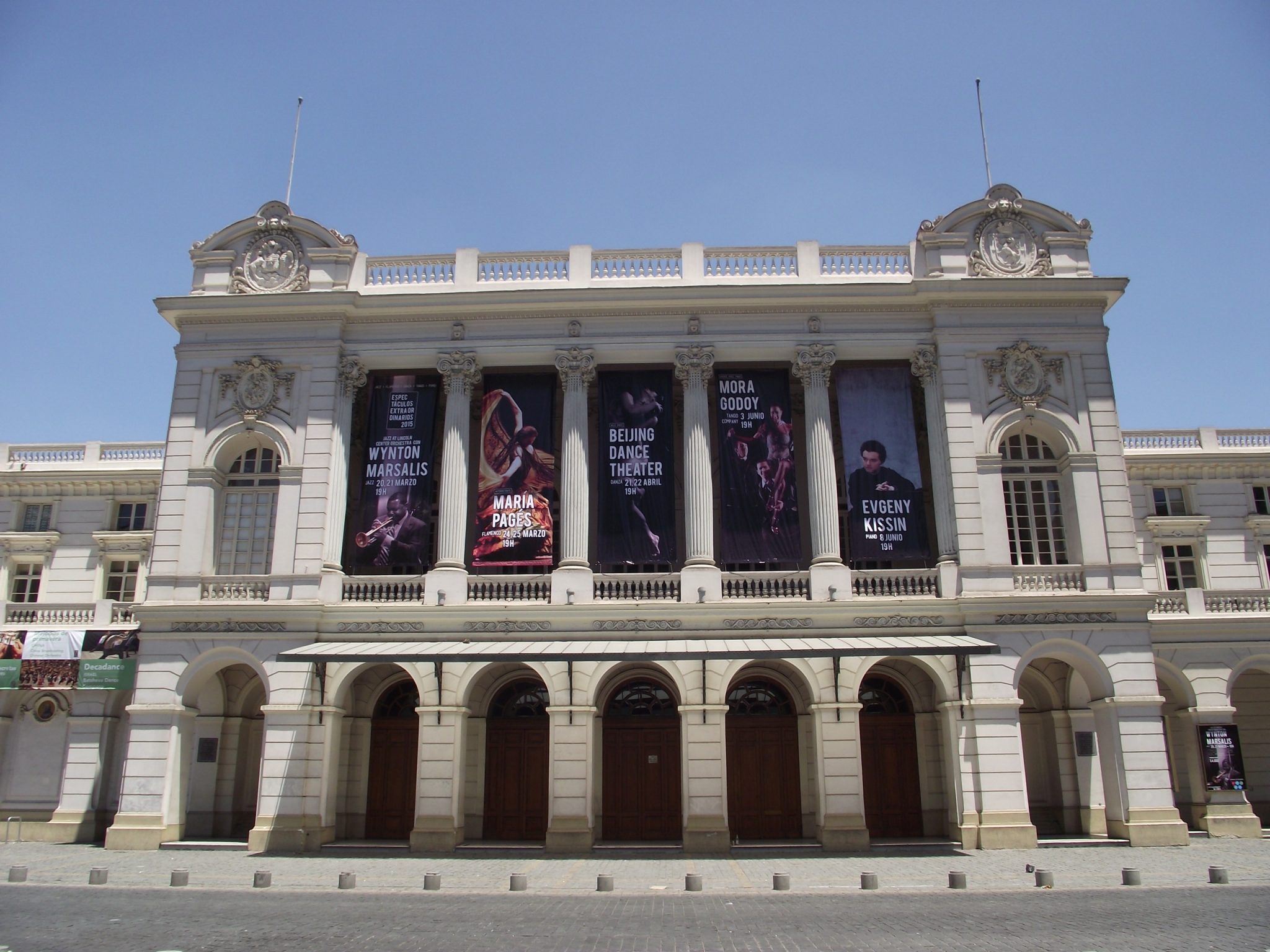 Teatro Municipal de Santiago parte con 