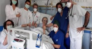 Abuela de 95 años se recupera del coronavirus en Italia