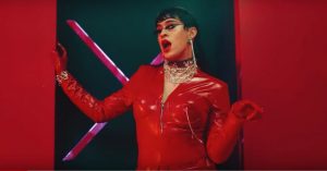 Bad Bunny sorprende vestido de mujer en su video de "Yo perreo sola"