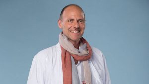 Bastián Bodenhöfer saca aplausos con su iniciativa en cuarentena: clases de actuación