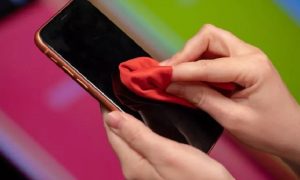Precauciones ante el coronavirus: ¿Se debe limpiar el celular?