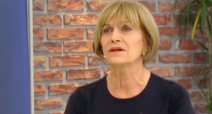 Evelyn Matthei sorprendió con blusa hecha por ella misma en "Bienvenidos"