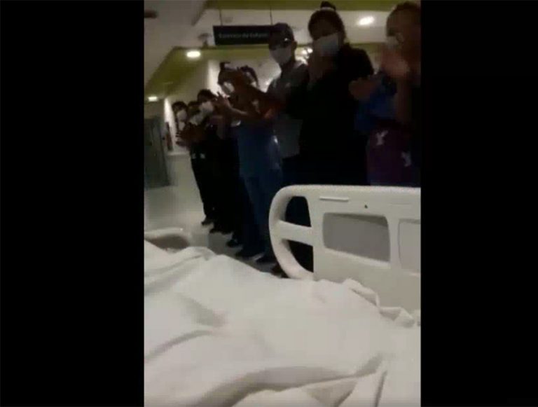 La emotiva despedida de la UCI de un paciente en Osorno que se hizo viral