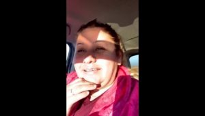 Video viral: Mujer fue a dejar a sus hijos al colegio pero ¡los olvidó en la casa!