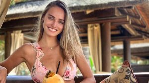 Critican a Trinidad de la Noi por su actuar tras llegar de Estados Unidos