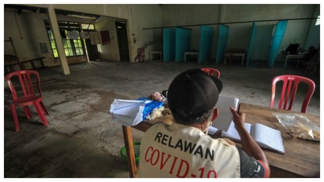 El insólito castigo que deben cumplir en Indonesia por romper la cuaretena