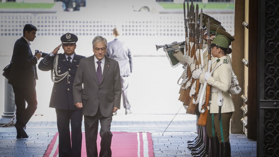 Carabineros confirma nuevo caso de Covid-19 en guardia de La Moneda