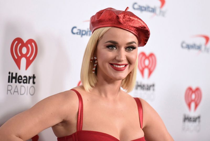 Katy Perry luce su pancita de embarazo con tierno pijama