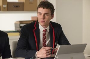 Actor Aron Piper debutó como modelo de ropa interior para conocida marca