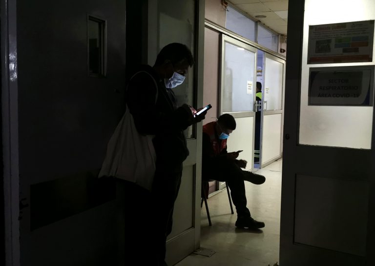 Cercanos a víctima fatal más joven de Covid-19 en Chile acusan negligencia médica