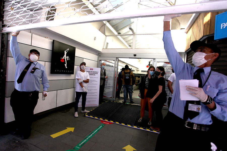 Reapertura de Apumanque generó gran fila de personas