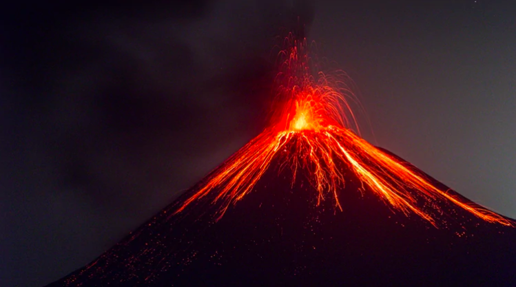 Las impactantes imágenes que dejó la explosión del volcán Krakatoa