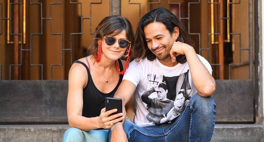 Francisco Puelles comparte reveladora postal junto a Montserrat Ballarin