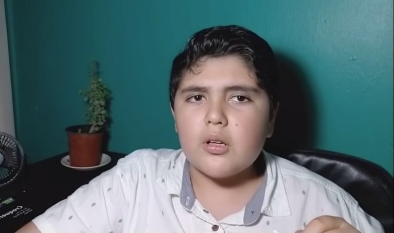 Niño poeta reveló que lanzará su propio libro: "No va a ser específicamente de poemas"