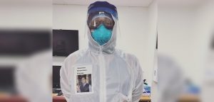 La sencilla acción de médico estadounidense para poder calmar a pacientes con COVID-19