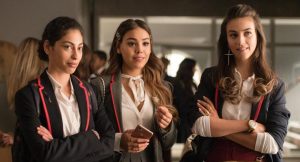 Actrices de Élite hacen homenaje a Jennifer Lopez y su icónico vestido de Versace