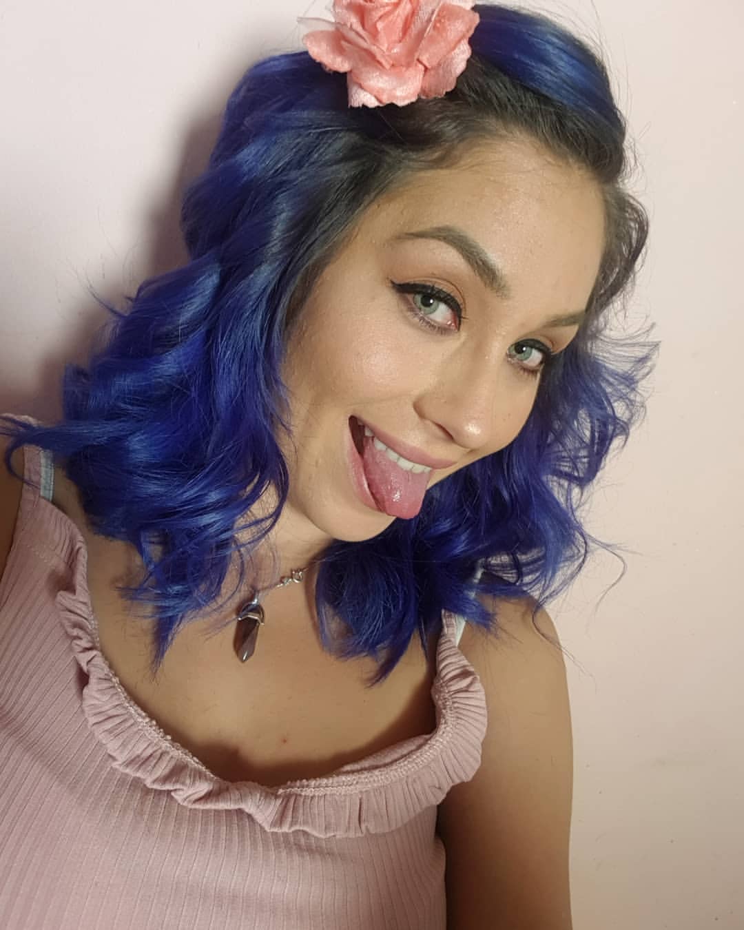 ingrid aceitón estrena radical cambio de look 