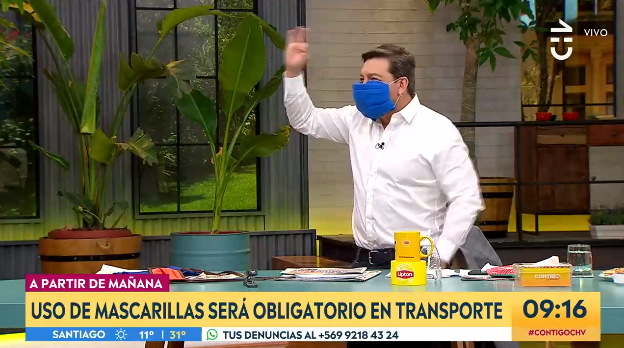 JC haciendo mascarillas