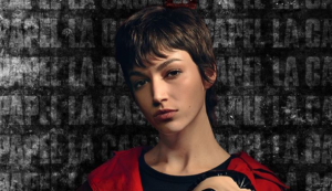 Úrsula Corberó de 'La casa de papel' enseña su técnica para cortarse el pelo en cuarentena