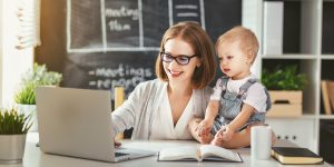 La original idea de una mamá para trabajar desde su casa con sus hijos