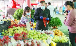 Sercotec entregará kits de sanitización en ferias libres: Revisa cómo postular