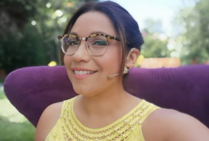 Ale Valle desclasificó veraniega postal de su juventud