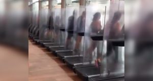 Usuarios muestran la reapertura de los gimnasios en Hong Kong