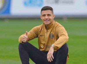 Alexis Sánchez sorprendió con cambio de look durante cuarentena